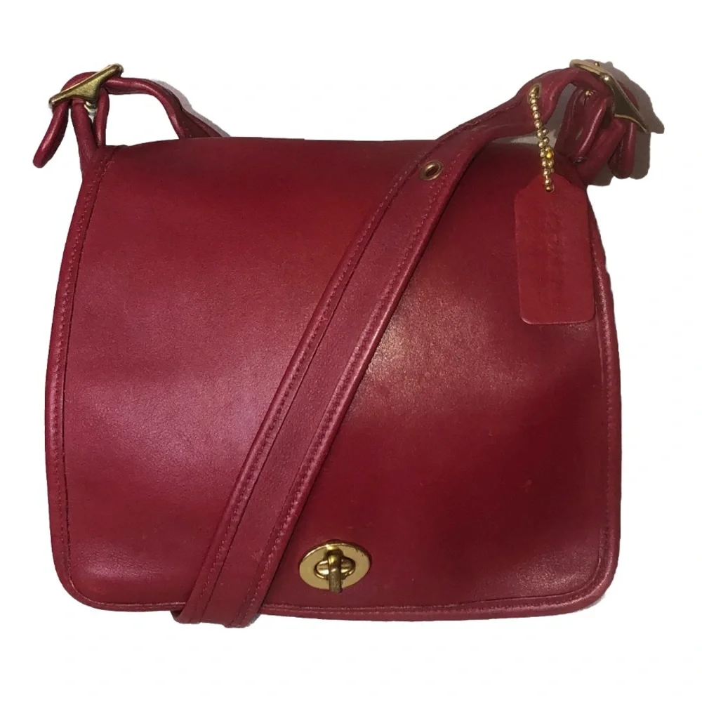 Vintage COACH COMPANION Red Gloved Tanned Turn Lock Crossbody Bag USA 9715